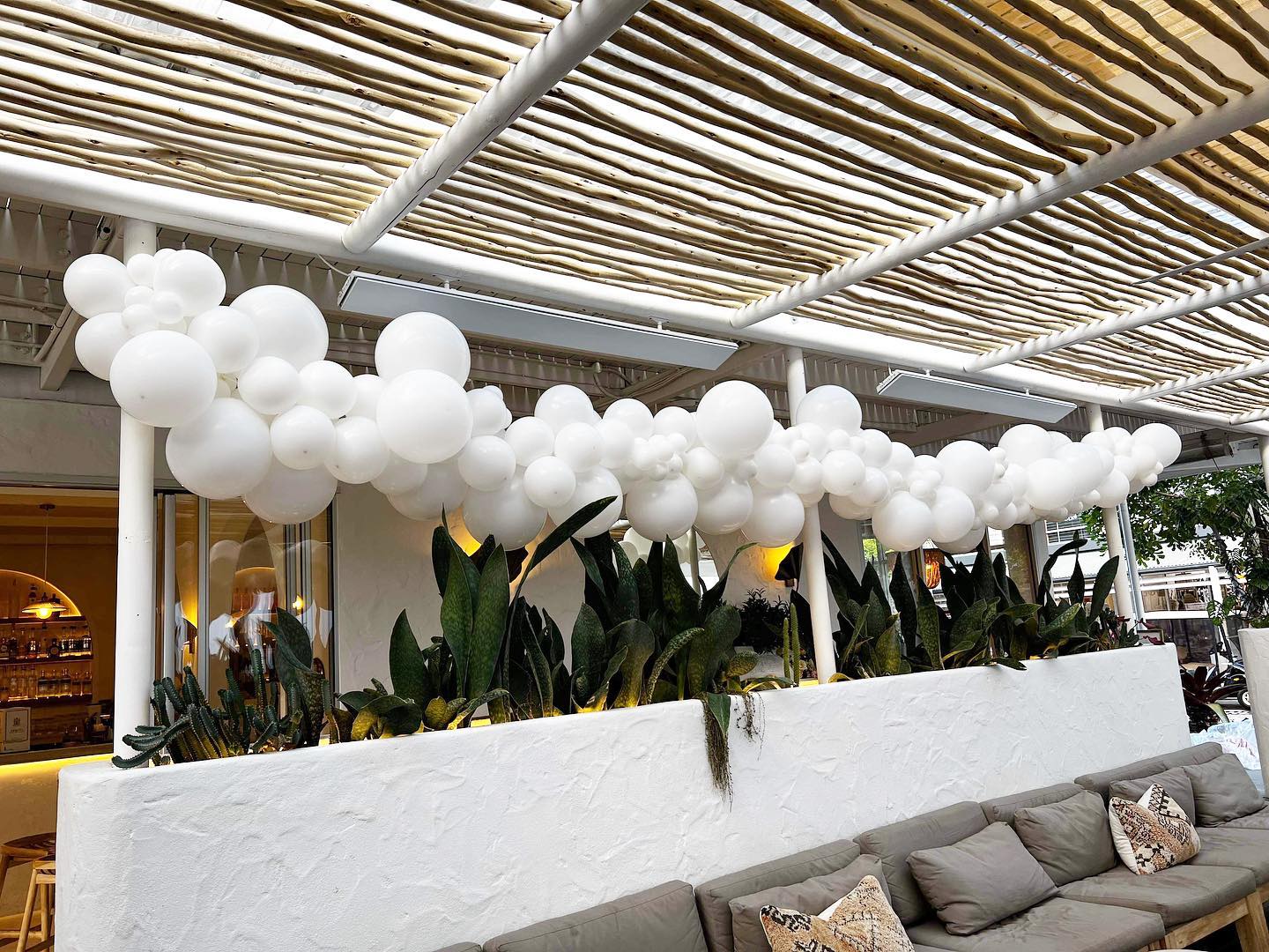 Balloon garland by metre